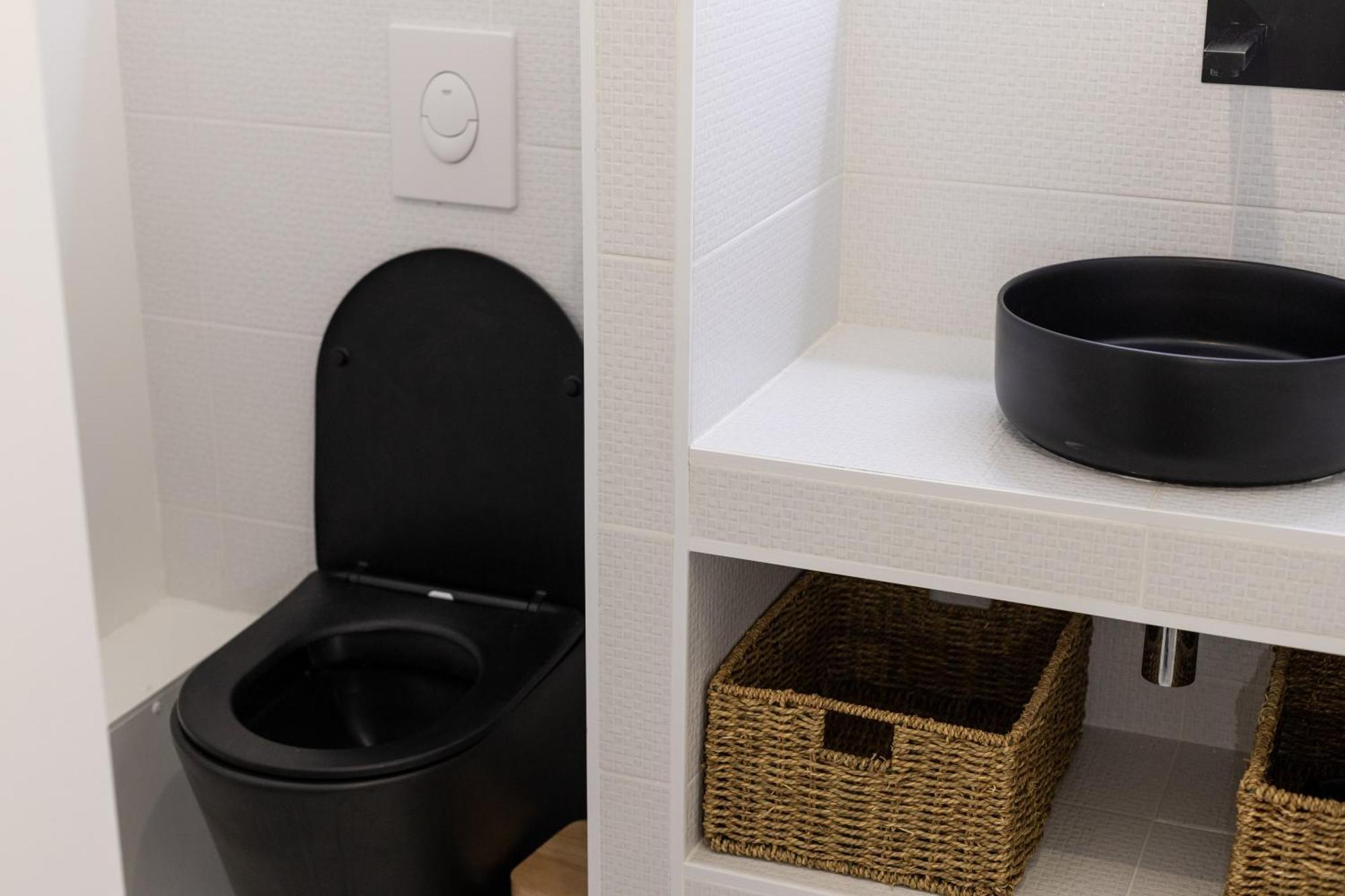Appartement T2 Tres Bien Situe-refait-balcon Amenage-box Clos *